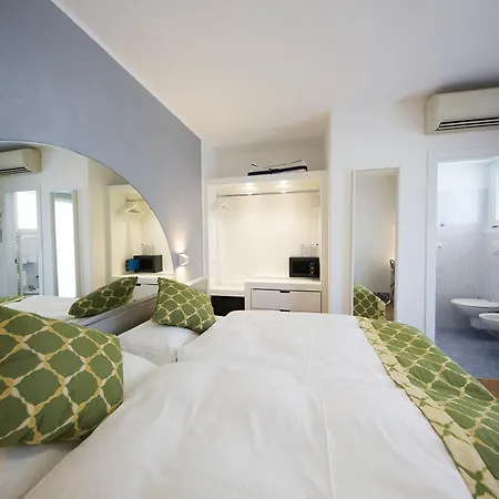 Hotel Monica
